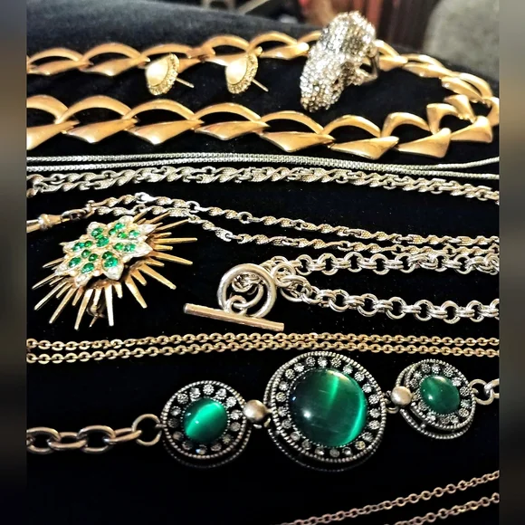 Vintage to Now Jewelry Lot Wear or Harvest Locket Necklaces Bracelets Pins - Picture 5 of 12